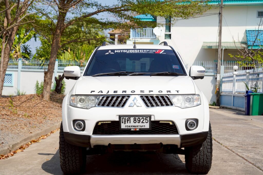 MITSUBISHI PAJERO
