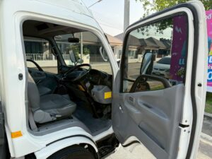 Hino Expert 300 XZU