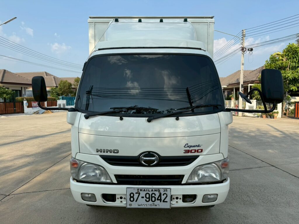 Hino Expert 300 XZU